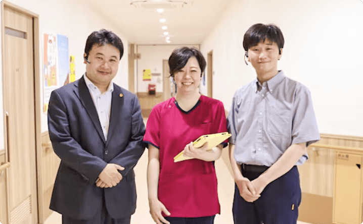 笑顔で並ぶノテ福祉会職員